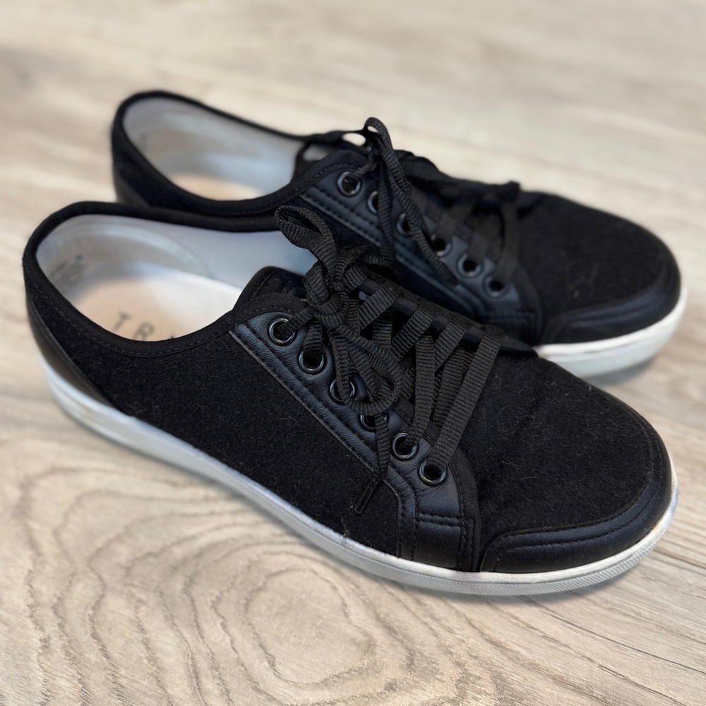 Traq by Alegria‎ Black Wool Sneakers
